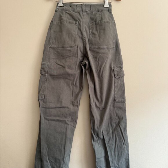 Hollister Ultra High-Rise Cargo Dad Pant - Picture 5 of 5